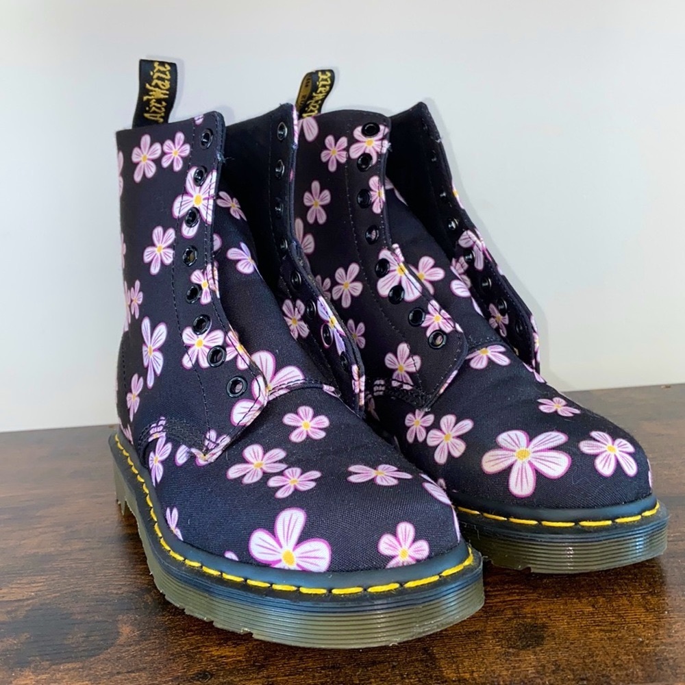 Vintage Floral Dr. Martens US Women's 7